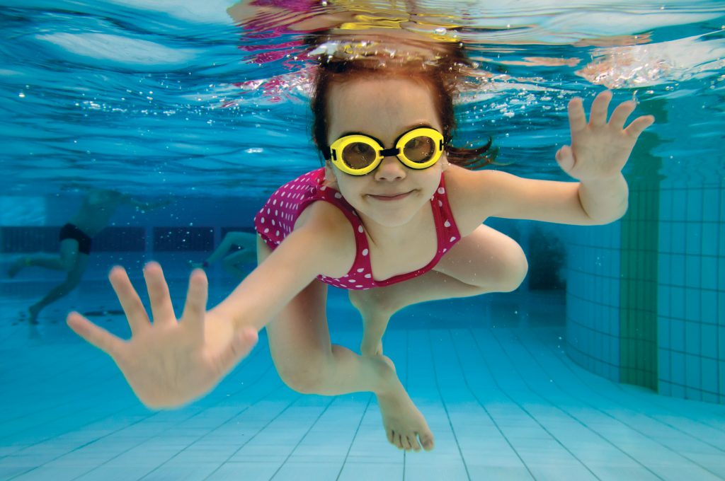 The colour of your kid's swimsuit could save their life - Today's Parent